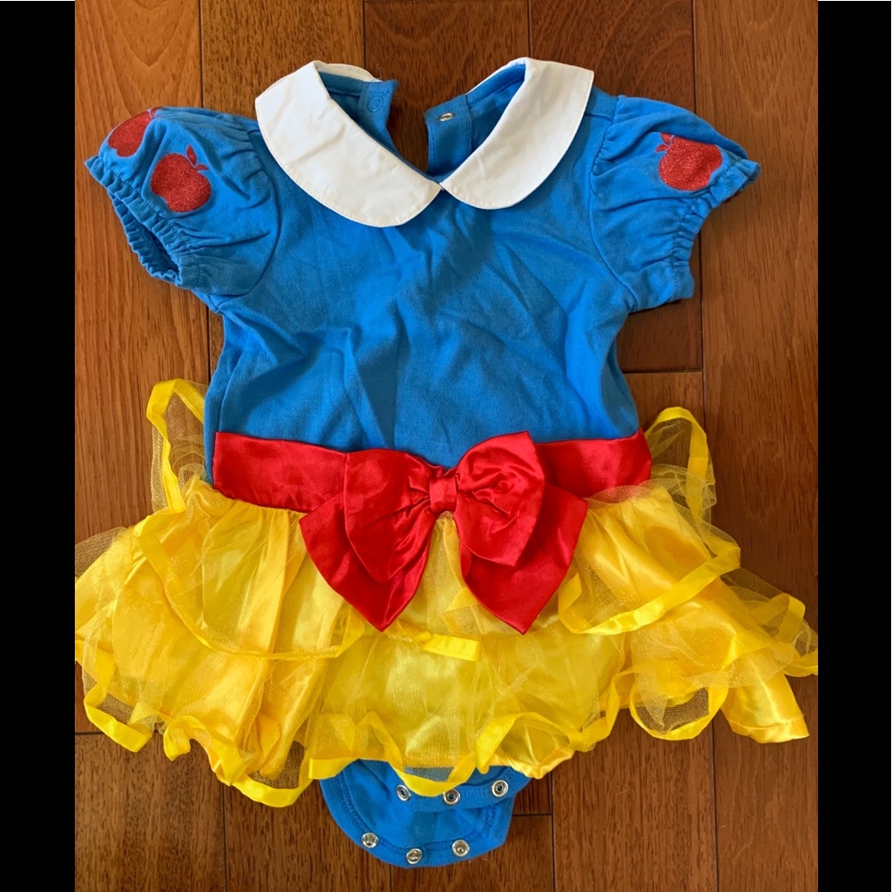Snow White baby onesie sz 12-18 months